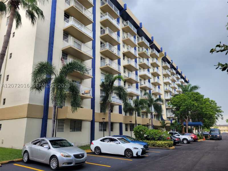 1 bedroom Condominium at 4550 NW 9th St 512E, Yolanda Villas Condo, Miami — photo 1