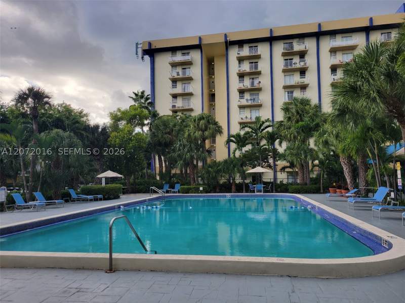 1 bedroom Condominium at 4550 NW 9th St 512E, Yolanda Villas Condo, Miami — photo 2
