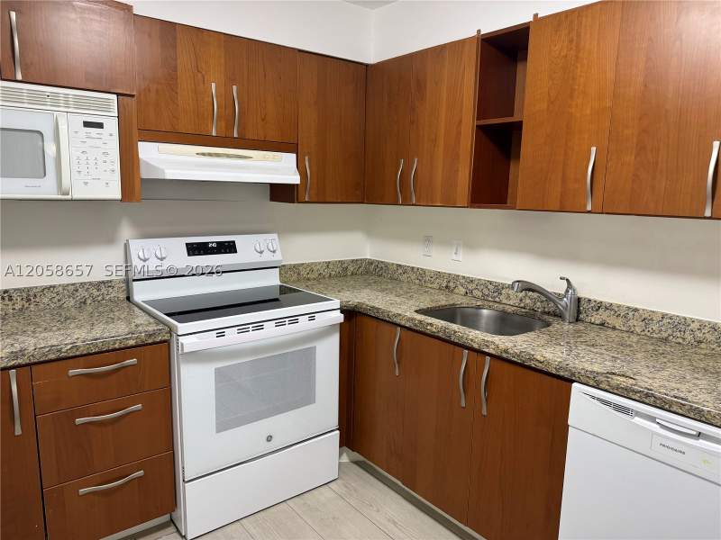 2 bedroom Condominium at 400 Kings Point Dr 311, Coastal Towers Condo, Sunny Isles Beach — photo 4