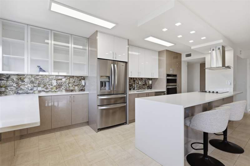 3 bedroom Condominium at 250 174th St 2004, Winston Towers 100 Condo, Sunny Isles Beach — photo 2