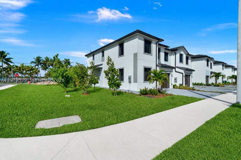4 bedroom Townhouse at 34520 SW 191st Ct, Century Park Square, Homestead — photo 2