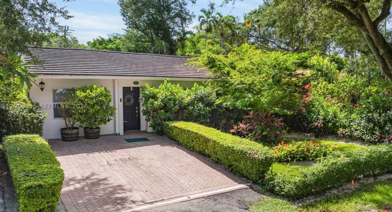 3 bedroom SingleFamilyResidence at 815 Monterey St, Welbon, Coral Gables — photo 2