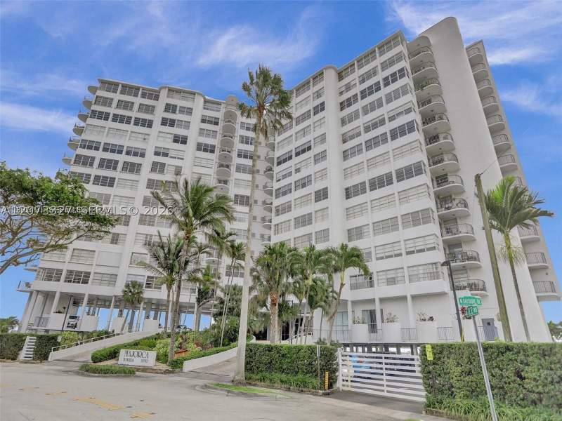 1 bedroom Condominium at 11930 N Bayshore Dr 1407, Majorca Towers Condo, North Miami — photo 3