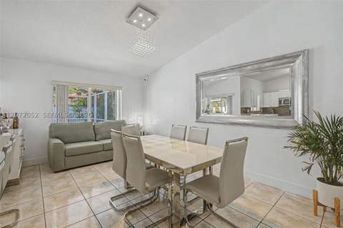 15431 SW 177th Ter, Miami FL - photo 10 of 38