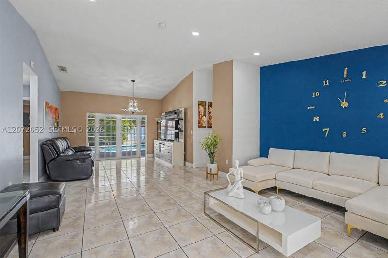 3 bedroom SingleFamilyResidence at 15431 SW 177th Ter, Majestic Estates 1st Addn, Miami — photo 4