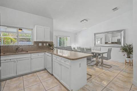 15431 SW 177th Ter, Miami FL - photo 8 of 38
