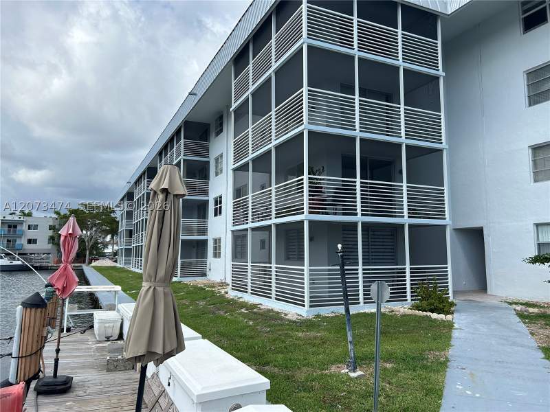 1 bedroom Condominium at 3550 NE 169th St 304, Eden Isles Condo No 6, North Miami Beach — photo 2