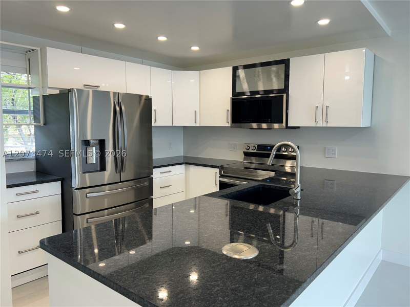 1 bedroom Condominium at 3550 NE 169th St 304, Eden Isles Condo No 6, North Miami Beach — photo 4