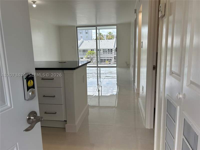 1 bedroom Condominium at 3550 NE 169th St 304, Eden Isles Condo No 6, North Miami Beach — photo 5