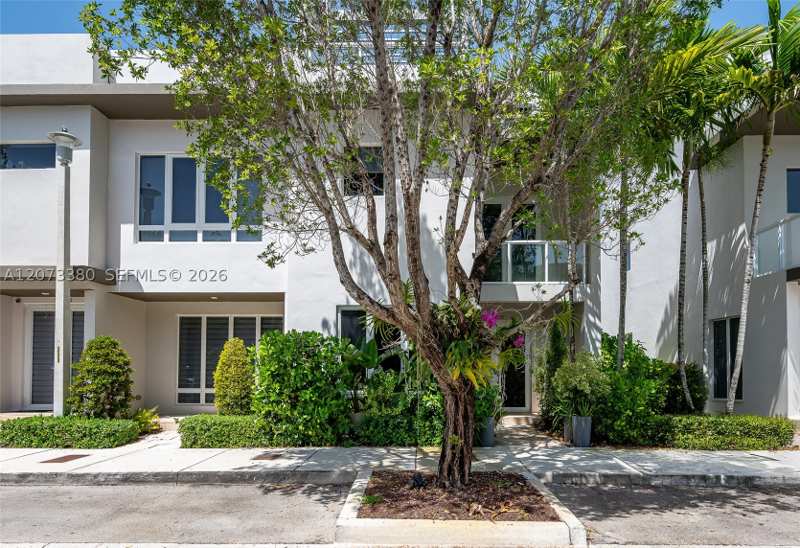 4 bedroom Townhouse at 6428 NW 104th Ct, Landmark At Doral, Doral — photo 1