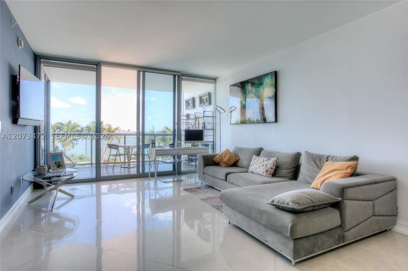 2 bedroom Condominium at 601 NE 36th St 710, Blue Condo, Miami — photo 2