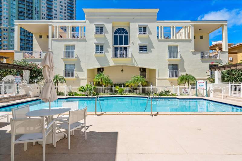 2 bedroom Condominium at 120 Jefferson Ave 12004, The Courts At South Beach, Miami Beach — photo 2