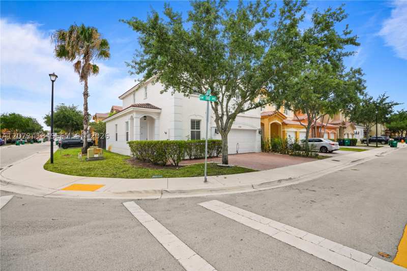 5 bedroom Townhouse at 8741 NW 110th Ave, Islands At Doral Townhome, Doral — photo 1