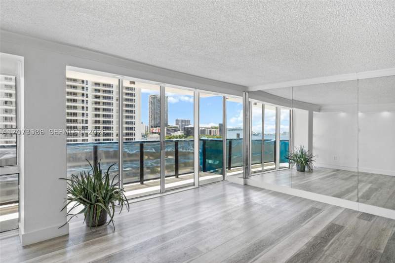 2 bedroom Condominium at 600 NE 36th St 1404, Charter Club Condo, Miami — photo 2