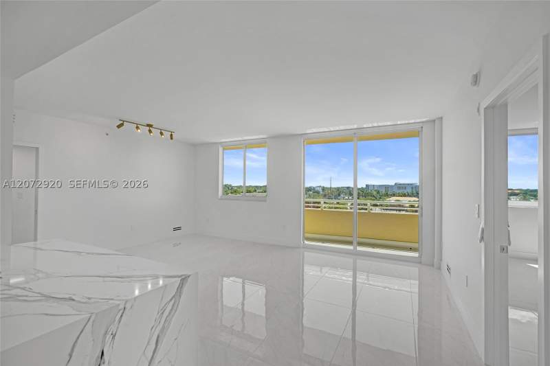 3 bedroom Condominium at 2775 NE 187th St 514, Venture At Aventura West, Aventura — photo 2