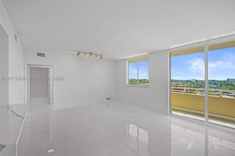 3 bedroom Condominium at 2775 NE 187th St 514, Venture At Aventura West, Aventura — photo 3
