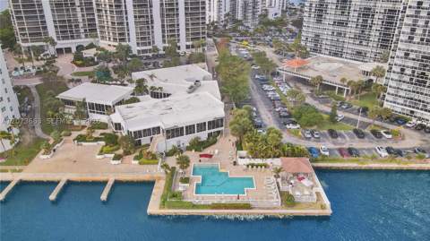 20281 E Country Club Dr 404, Aventura FL - photo 12 of 37