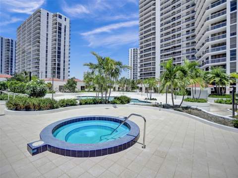 20281 E Country Club Dr 404, Aventura FL - photo 8 of 37