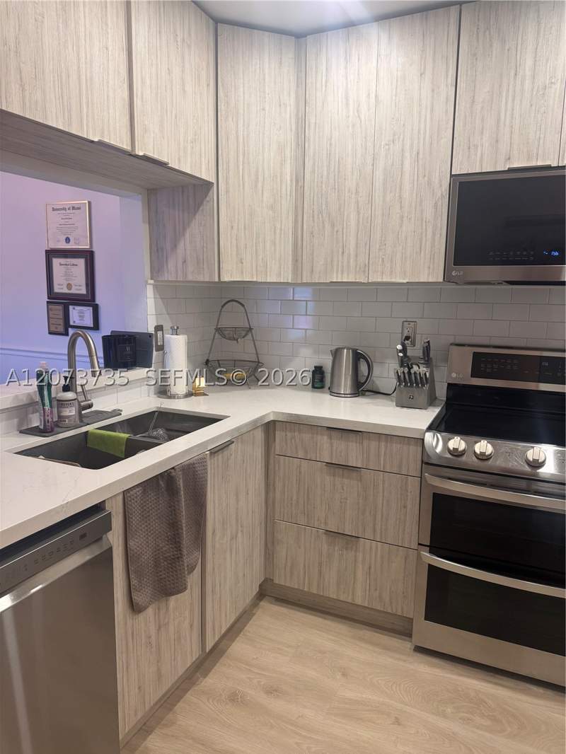 3 bedroom Condominium at 323 Navarre Ave 301, The Gallery Plaza Condo, Coral Gables — photo 3
