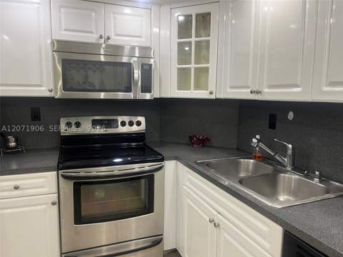 300 Bayview Dr 1707, Sunny Isles Beach FL - photo 10 of 33