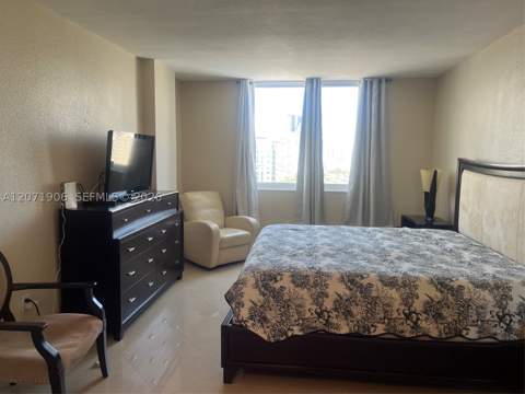 300 Bayview Dr 1707, Sunny Isles Beach FL - photo 15 of 33