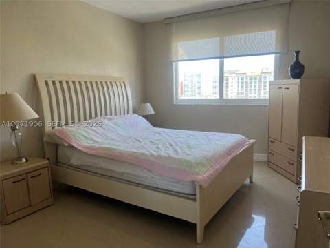 300 Bayview Dr 1707, Sunny Isles Beach FL - photo 24 of 33