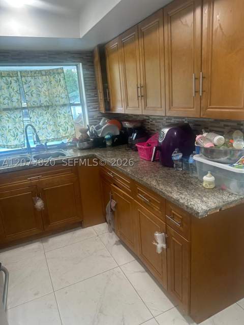 864 NW 116th St, Miami FL - photo 6 of 21