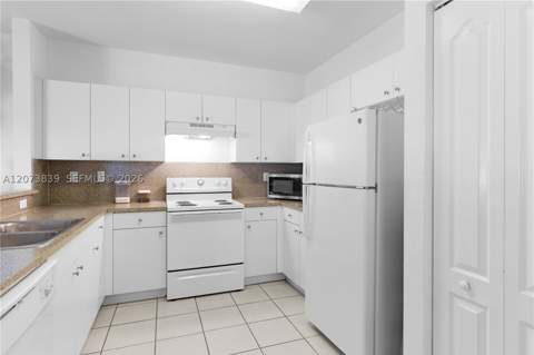 8549 SW 214th Ln, Cutler Bay FL - photo 11 of 30