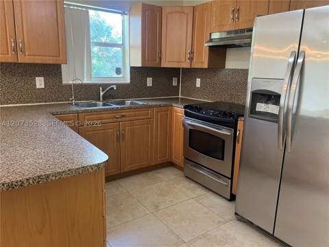 3520 NW 213th Ter, Miami Gardens FL - photo 9 of 30