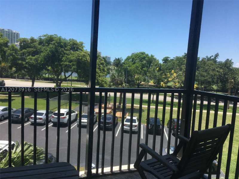 1 bedroom Condominium at 3475 N Country Club Dr 309, Ensenada Condo Bldg E-Ii, Aventura — photo 1