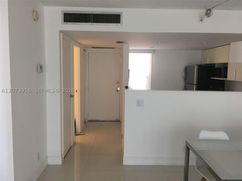 1 bedroom Condominium at 3475 N Country Club Dr 309, Ensenada Condo Bldg E-Ii, Aventura — photo 2