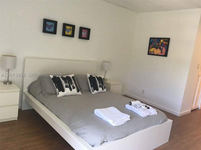 1 bedroom Condominium at 3475 N Country Club Dr 309, Ensenada Condo Bldg E-Ii, Aventura — photo 5