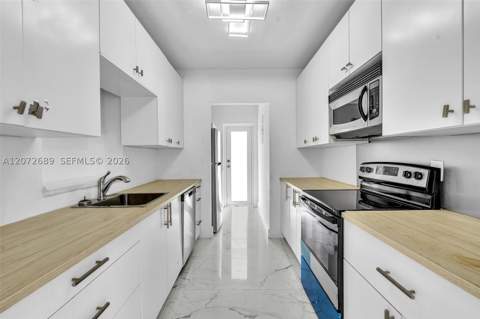 18381 NE 21st Pl, North Miami Beach FL - photo 16 of 44