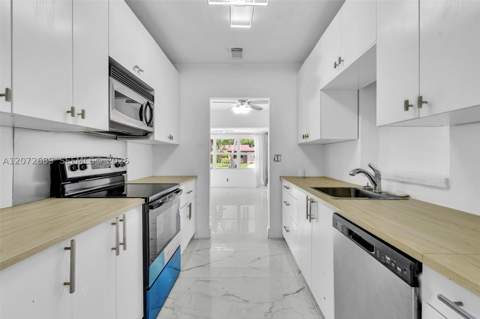 18381 NE 21st Pl, North Miami Beach FL - photo 18 of 44
