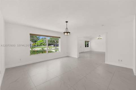 8261 SW 142nd St, Palmetto Bay FL - photo 10 of 39