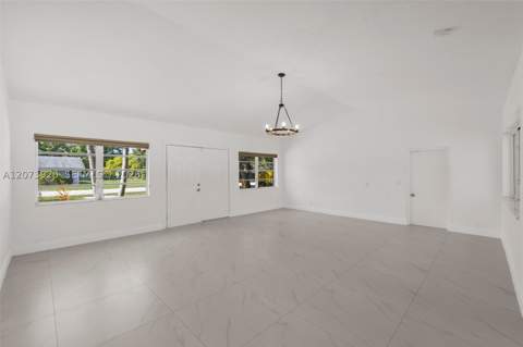 8261 SW 142nd St, Palmetto Bay FL - photo 16 of 39