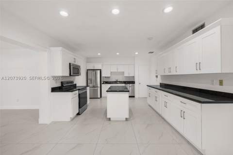 8261 SW 142nd St, Palmetto Bay FL - photo 21 of 39