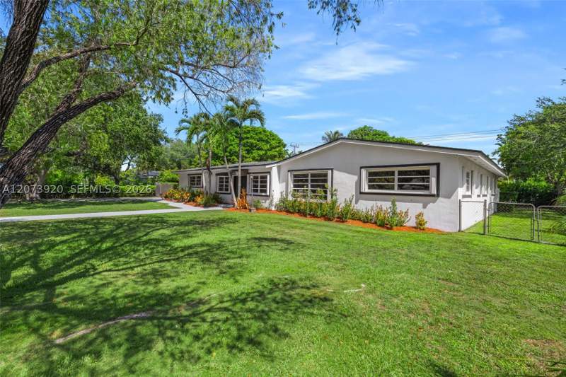 3 bedroom SingleFamilyResidence at 8261 SW 142nd St, Sun Coral Ests 1st Addn, Palmetto Bay — photo 3