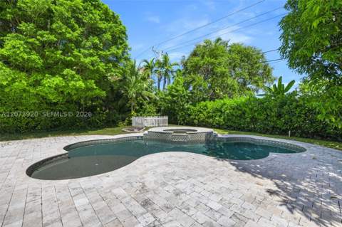 8261 SW 142nd St, Palmetto Bay FL - photo 8 of 39