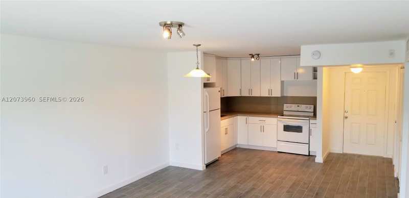 1 bedroom Condominium at 15205 NE 6th Ave D204, Ola Condo, Miami — photo 1