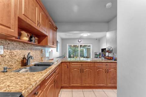 9618 SW 3rd Ln 18, Miami FL - photo 12 of 23