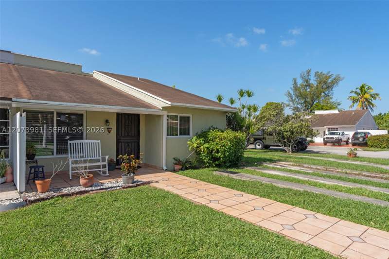 3 bedroom Townhouse at 9618 SW 3rd Ln 18, Grand Canal Homes Condo N, Miami — photo 2