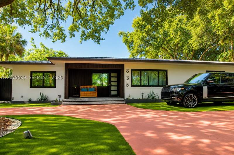 4 bedroom SingleFamilyResidence at 835 NE 120th St, Griffings Biscayne Pk Est, Biscayne Park — photo 2