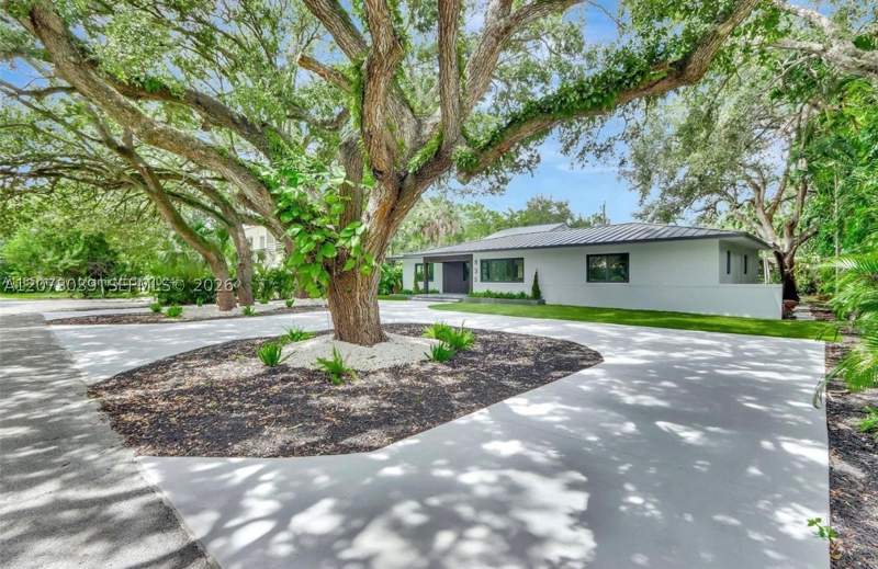 4 bedroom SingleFamilyResidence at 835 NE 120th St, Griffings Biscayne Pk Est, Biscayne Park — photo 3