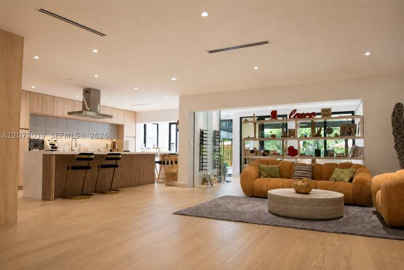 4 bedroom SingleFamilyResidence at 835 NE 120th St, Griffings Biscayne Pk Est, Biscayne Park — photo 4