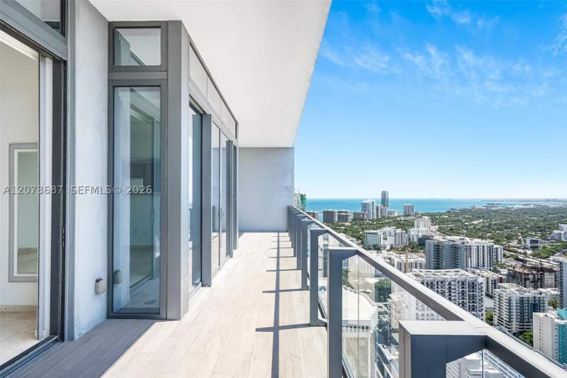 2 bedroom Condominium at 88 SW 7th St 4004, Rise Condo, Miami — photo 3