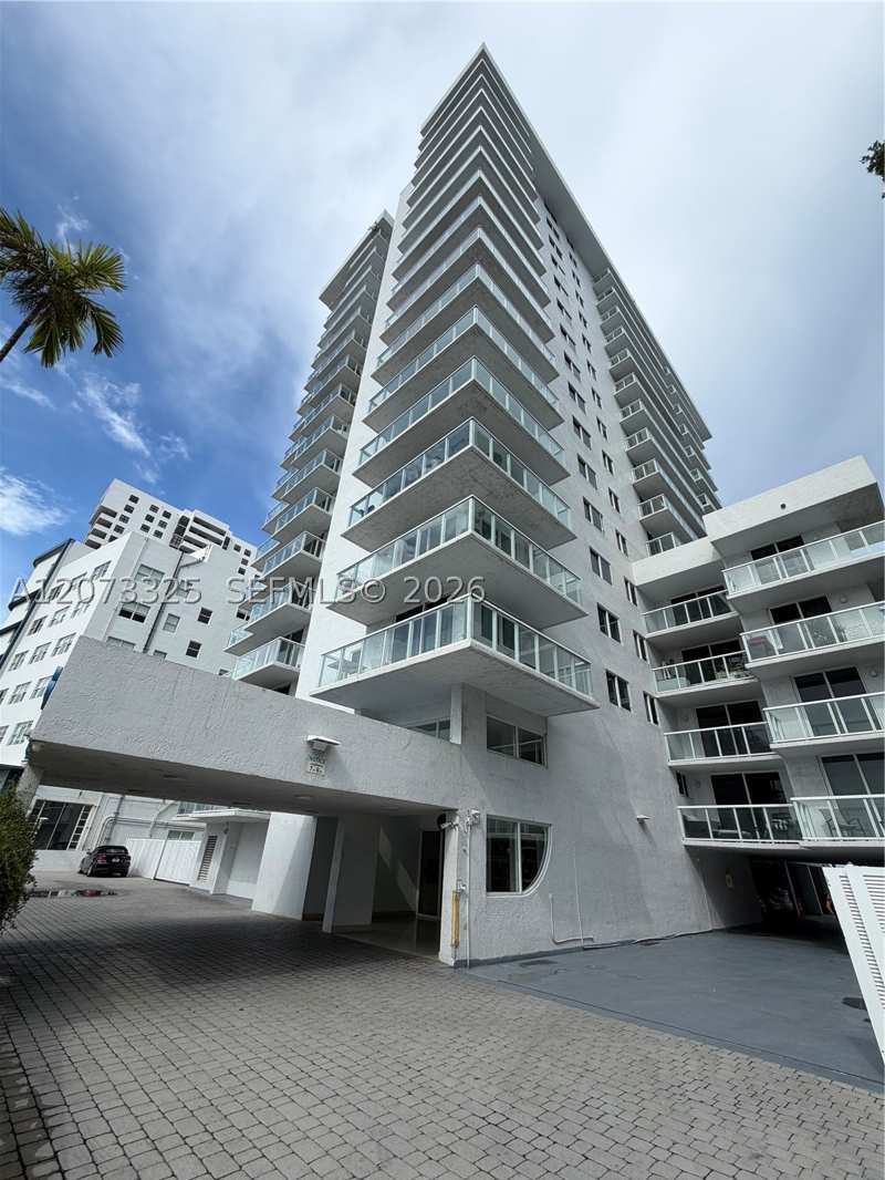1 bedroom Condominium at 2457 Collins Ave 1405, The Royal Club Condo, Miami Beach — photo 1