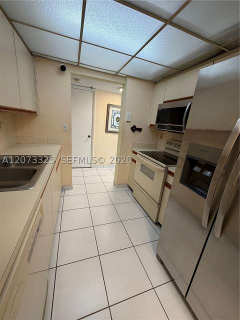 2457 Collins Ave 1405, Miami Beach FL - photo 13 of 60