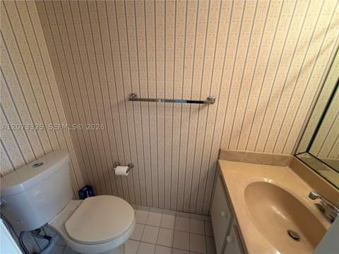 2457 Collins Ave 1405, Miami Beach FL - photo 17 of 60