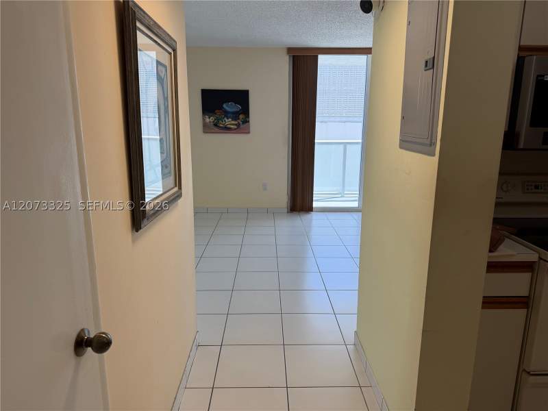 1 bedroom Condominium at 2457 Collins Ave 1405, The Royal Club Condo, Miami Beach — photo 5